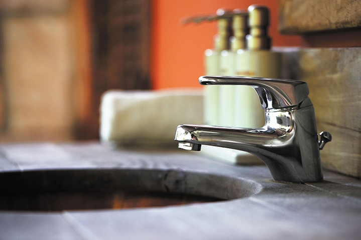 A2B Plumbers are able to fix any leaking taps you may have in North Sheen. 
